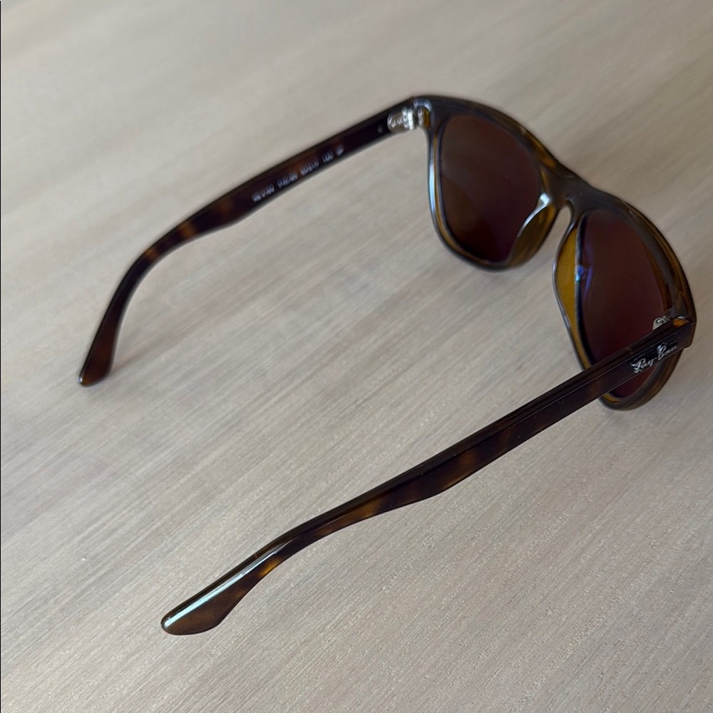 Ray-Ban Wayfarer Sunglasses - Picture 4 of 7